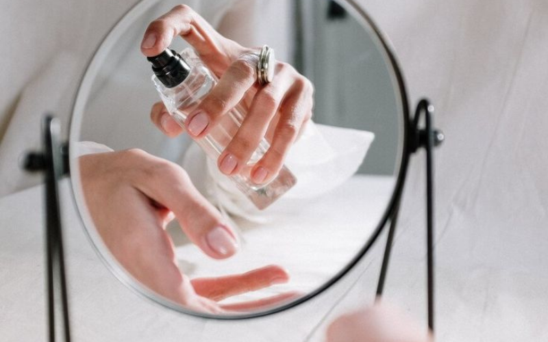 hukum parfum bagi wanita. an-najma.com