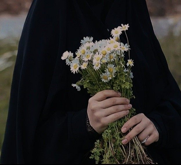 Hukum Wanita Mengiringi Jenazah Sampai Pemakaman. an-najma.com